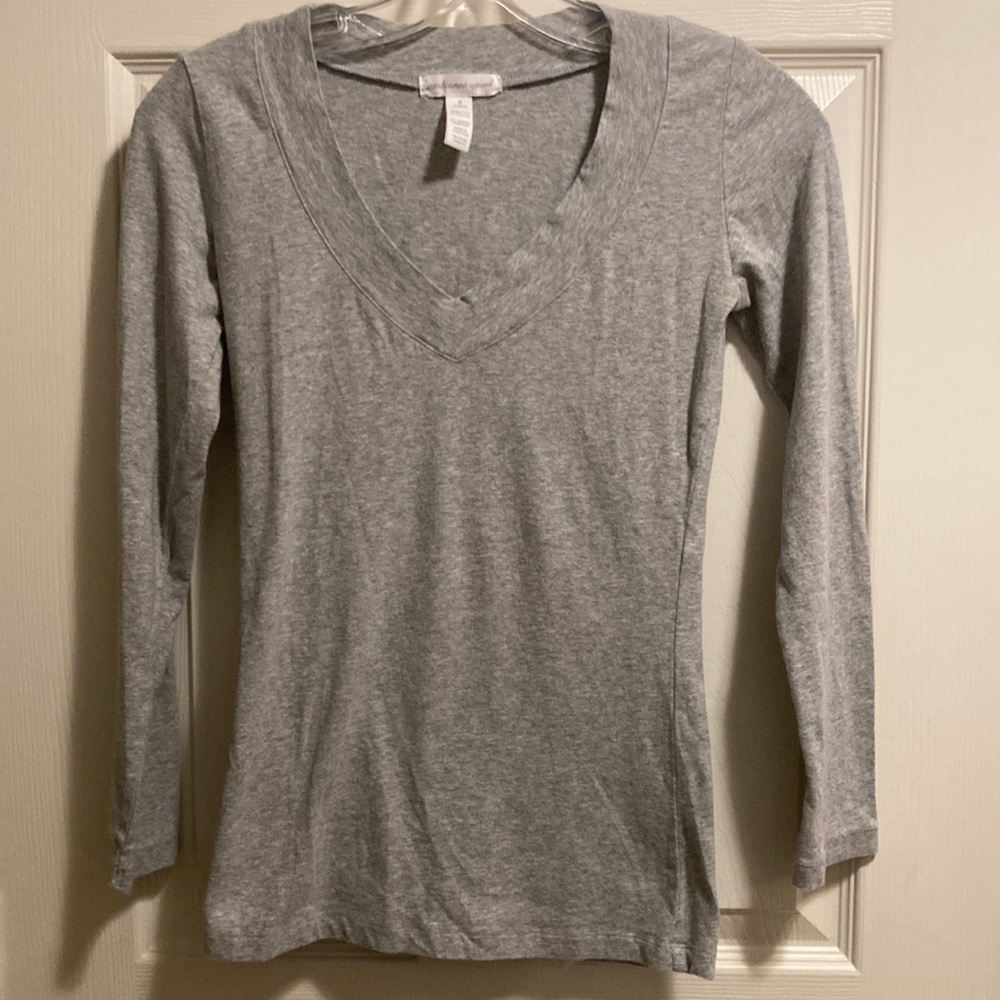 Ambiance Apparel Ladies V-neck Top (size S)